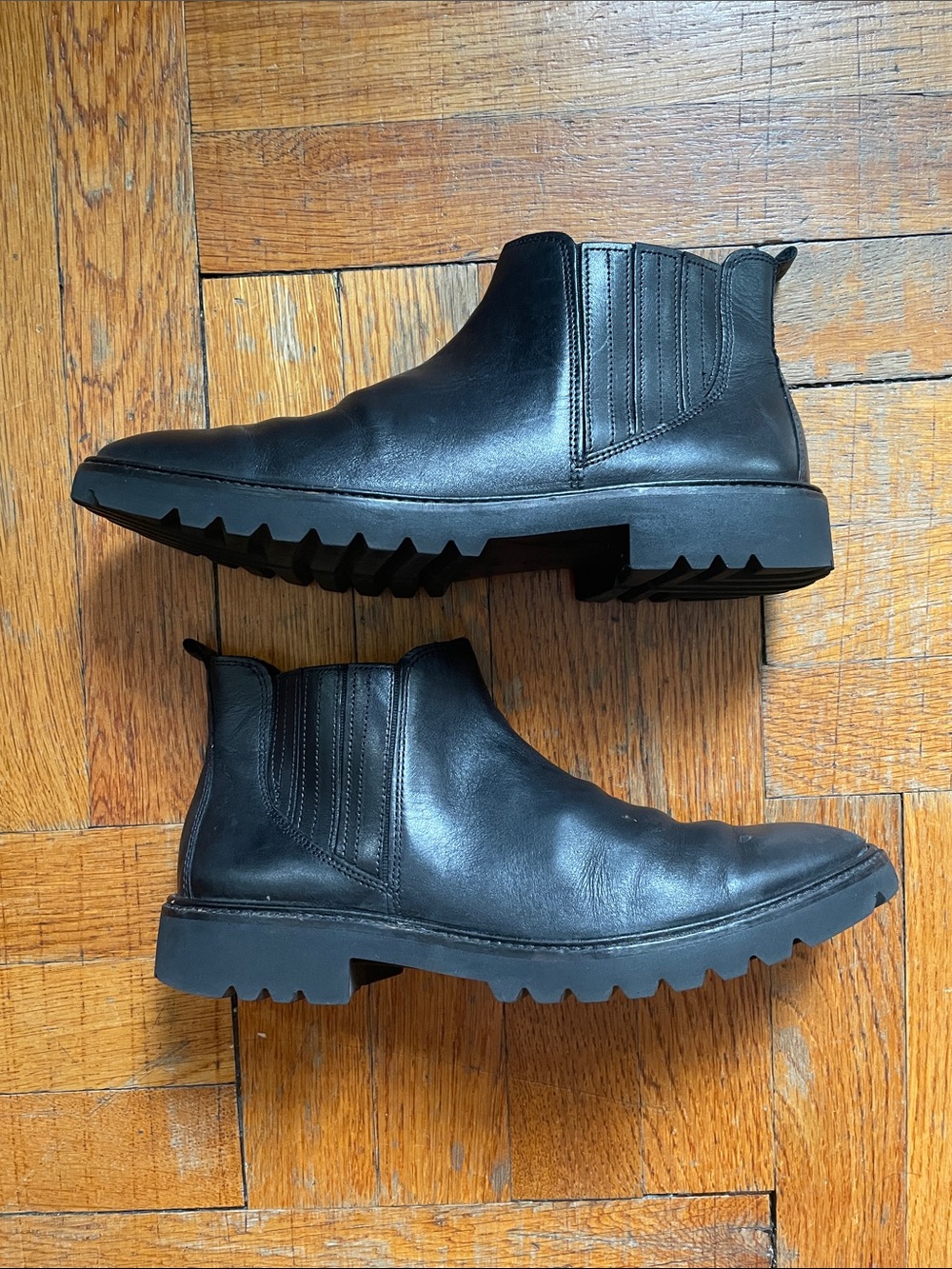 ECCO low cut leather chelsea ankle boots, size US 8-8.5/EU 39